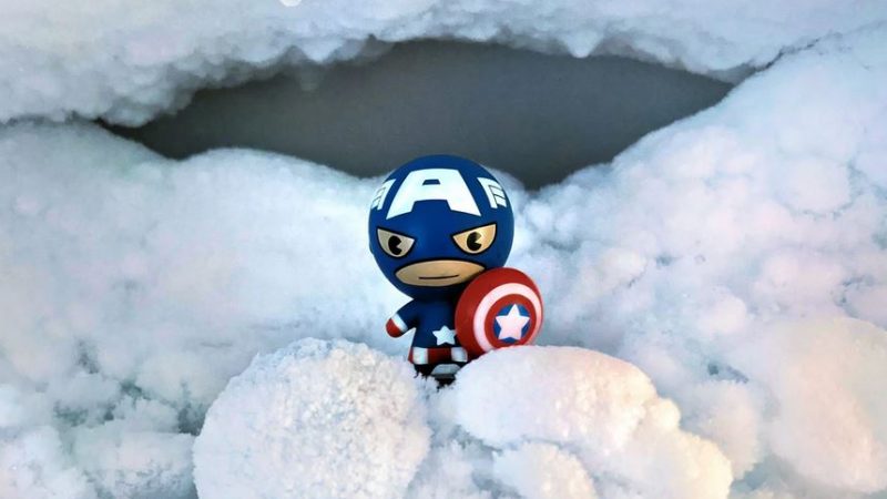 figurine captain america